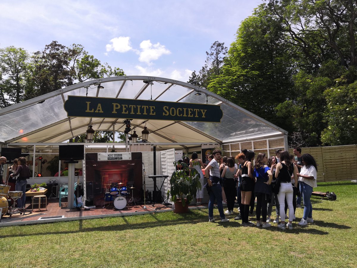 avrilalexandre's tweet photo. Deja un peu de monde ce samedi aux inscriptions des ateliers de la petite society. #magnifique2019 https://t.co/2d8mWfss41