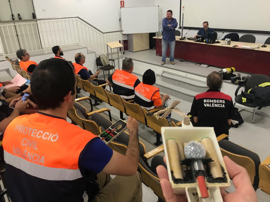 protecivilvlc's tweet image. Continuem amb el Curs de Plans i Protocols d&apos;Actuació Municipal al Parc Central de @bomberosvlc preparant-se per a estar #alteucostat #formaciovlc