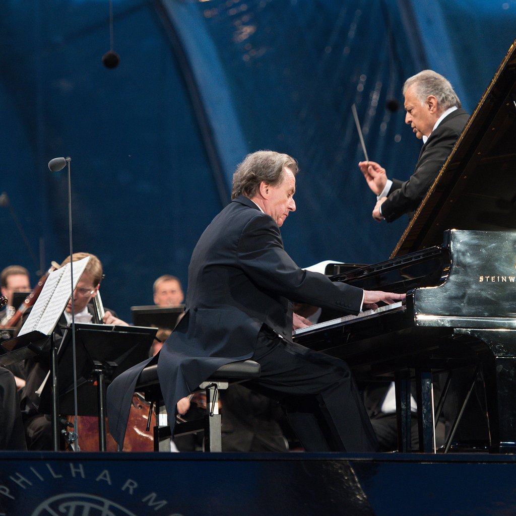 It's Edvard Grieg's birthday today! Do you remember <a href="/buchbinderpiano/">Rudolf Buchbinder</a>'s performance of Grieg's Piano Concerto in A Minor at the Summer Night Concert 2015 with the <a href="/Vienna_Phil/">Vienna Philharmonic</a>? Relive it here before this year's Summer Night Concert in only 5 days: SonyClassical.lnk.to/SummerNightCon…