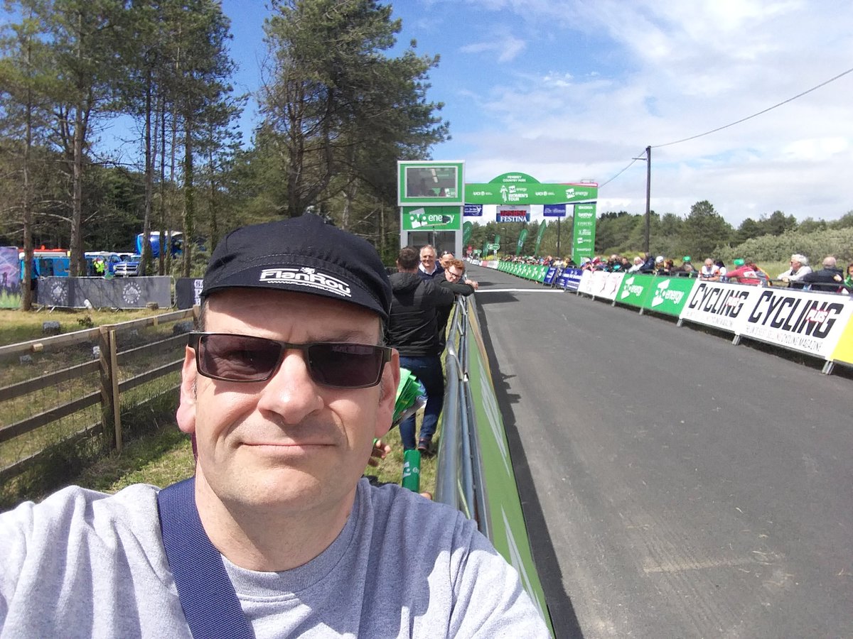 CB_cycles's tweet photo. Best thing about being a #tourVIP isn't just the complimentary food and drink or the race TV to watch but a crowd free spot by the finish line 😉 #OVOWT #ukcyclechat #AATR #cycling https://t.co/j8LvfXYncc