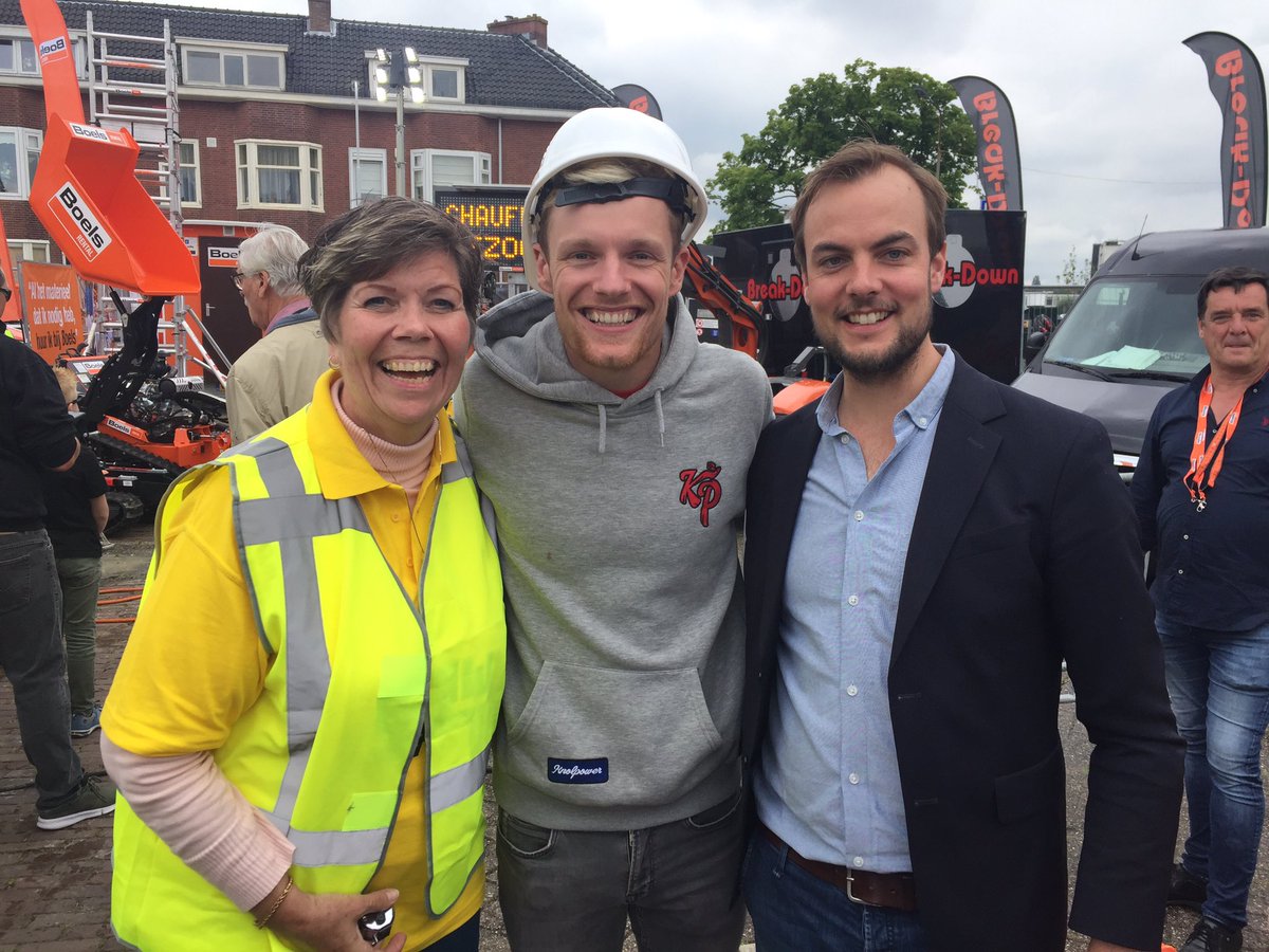 BnlVincent's tweet photo. @Enzoknol op de Dag van de Bouw Experience in Zaandam! De bouw is écht voor iedereen! #jegaathetmaken #dedagvandebouw #dedagvandebouwexperience #knolpower https://t.co/N8rNQwCzBL