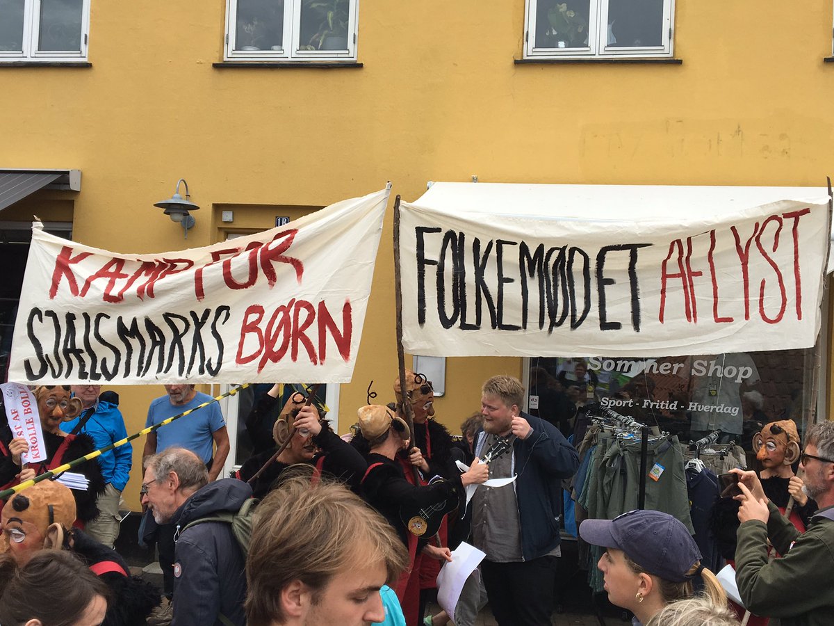 Boltoft's tweet photo. Bedsteforældre for asyl siger det, som det er: Det giver næsten ikke mening at være på Folkemødet, så længe børn lider på #Sjælsmark. Men netop derfor er vi her og alle vegne: for at skabe den samfundsforandring, vi drømmer om #fmdk #dkpol https://t.co/QrC0SUbCOt
