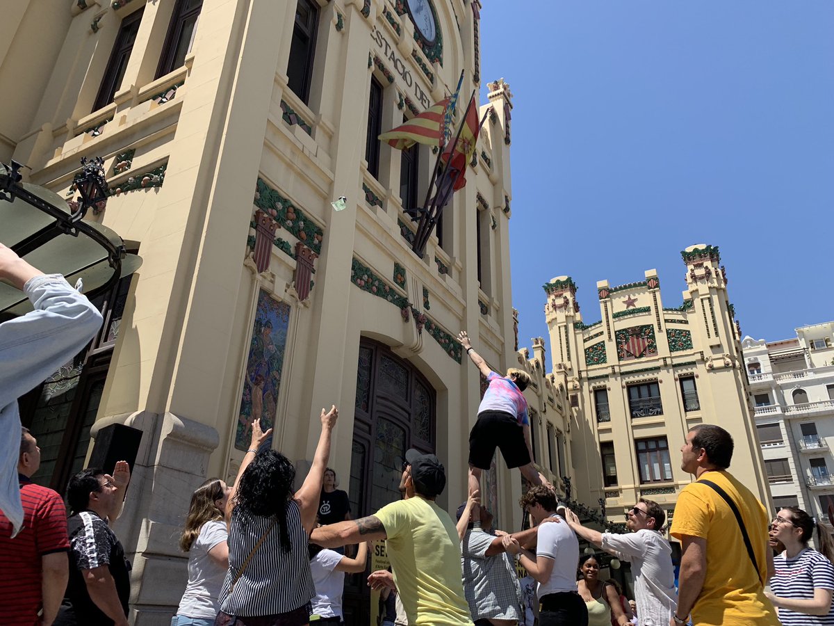 💰#MoneyForFree en #TerceraSetmana nos impactó y concienció sobre el excesivo culto al dinero que existe en nuestra sociedad contemporánea. 

📸 Provi Morillas