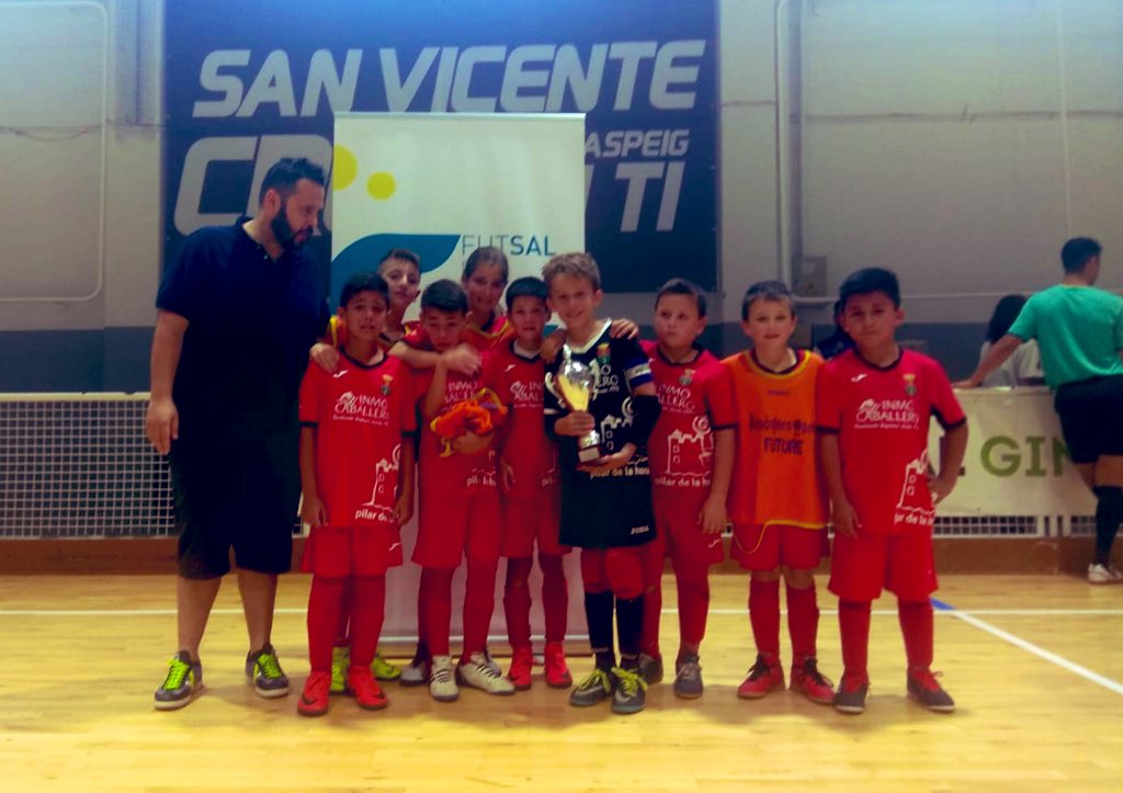 FFCV_info's tweet photo. En categoría Benjamín, ¡enhorabuena a @cd_nuevaelda_fs por su victoria en penaltis ante un gran Pilar de la Horadada! 👏🏼🏆
#futsalvalenciana #CopaFFCV https://t.co/nlE6dx34Zb