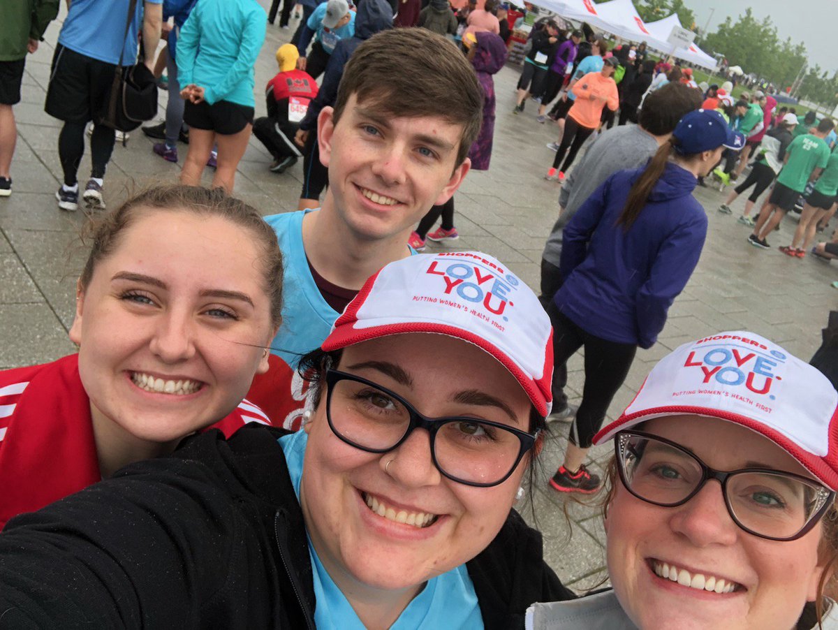 Shoppers Drug Mart Smith's Falls ready to #runforwomen