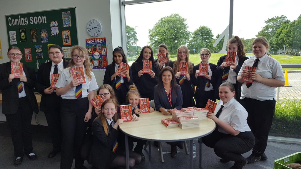 sufiyaahmed's tweet photo. On train going home. Been lovely few days @CrossingtheTees touring #teesvalley schools w Secrets of the Henna Girl and talking #girlsrights at the #lipsticklibrary. A few fav pics from the festival https://t.co/6wRFUBMpaO