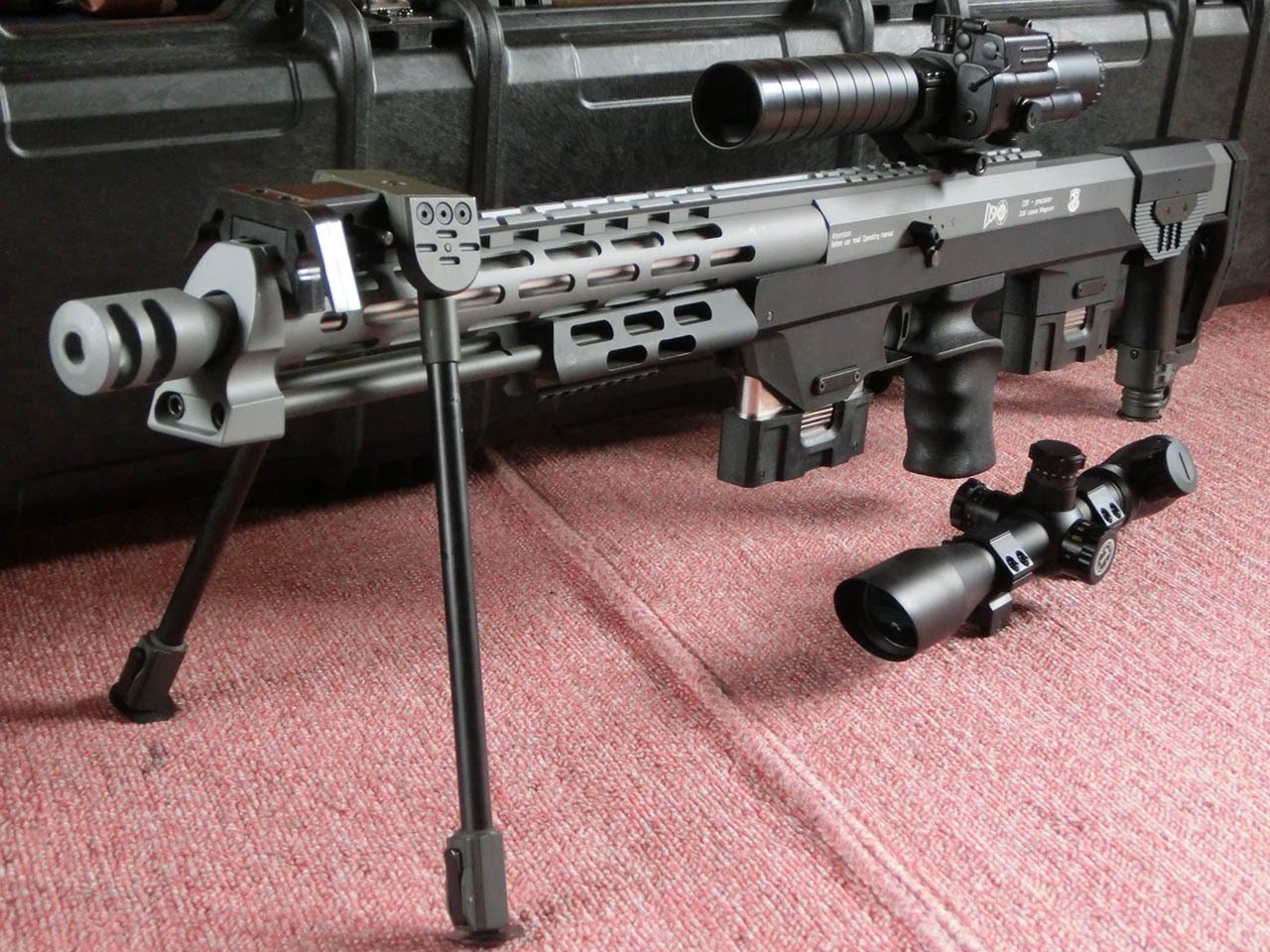 グンナー 金光 Dsr １ ブルパップボルトアクションスナイパーライフル ドイツの警察特殊部隊gsg 9が使用している スナイパーライフル このごついフォルム最高 予備マガジンがグリップの前に着いていてかっこいい ほしいけど 値段が T Co
