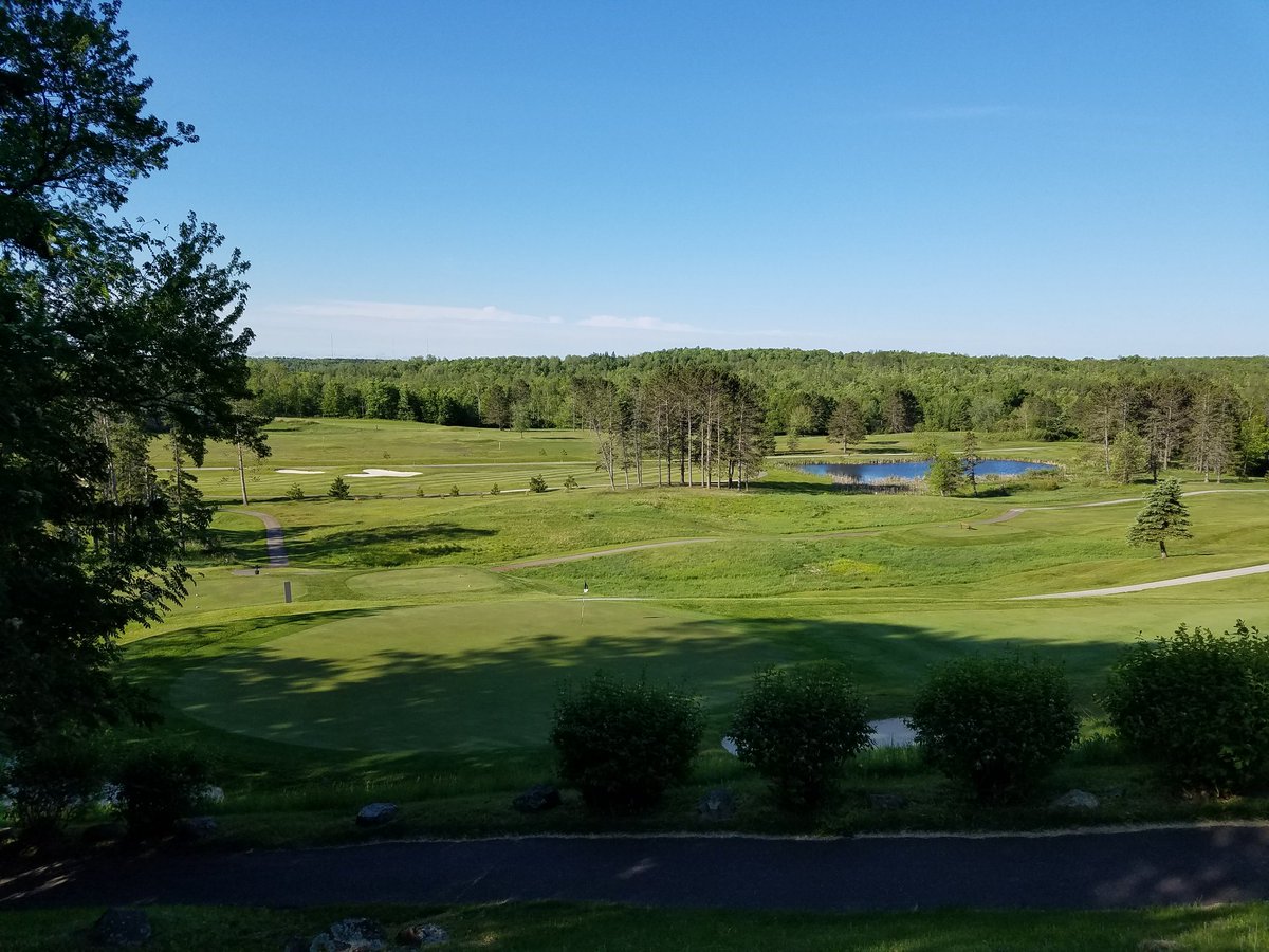 28CJohnson's tweet photo. #picaday44 congrats Sam, let's party! Golf looks great, cool start, blue skies, rcc breeze... https://t.co/pFUN8uHwrR