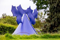 The_RHS's tweet photo. If you haven't seen the Sculpture at @RHSWisley installation yet you're in for a treat! It features the work of artists such as @TraceyEmin and Phillip King and you can follow a self-guided map to discover the sculptures in thought-provoking locations. 

https://t.co/s5G7lkCcOv https://t.co/JyonemOlO0