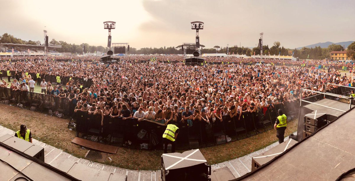 FiloBlu's tweet image. #FiloBlu official partner of @FirenzeRocks. Esclusive shoot by @Henryruggeri. for @filoblu_blulife. #FiloBlu #FirenzeRocks #FirenzeRocks2019 #Events