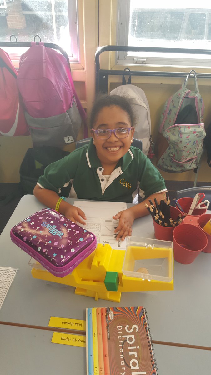 In 2 Calm, we've been learning about mass. We used balance scales to compare the masses of 2 objects &amp; described what we saw using the terms 'heavier than' &amp; 'lighter than'. ⚖ <a href="/PsCondell/">CondellParkPS</a>