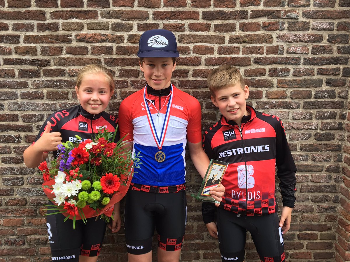 Ook als je zelf niet in de kopgroep zit, is het toch feest als je trainingsmaat Nederlands Kampioen wordt! #genieten #kampioenen #feestinBladel