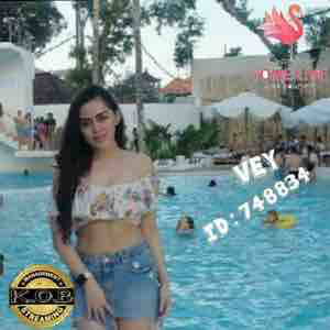 Ya ampun, studio siaran ini sangat manarik! m.yomi.live/live/748834 #YomeLive