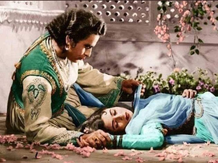 a__backbencher's tweet photo. Utho or bhago Anarkali warna baapu aa k chunnwa dega..!! https://t.co/60exQ4pQcP
