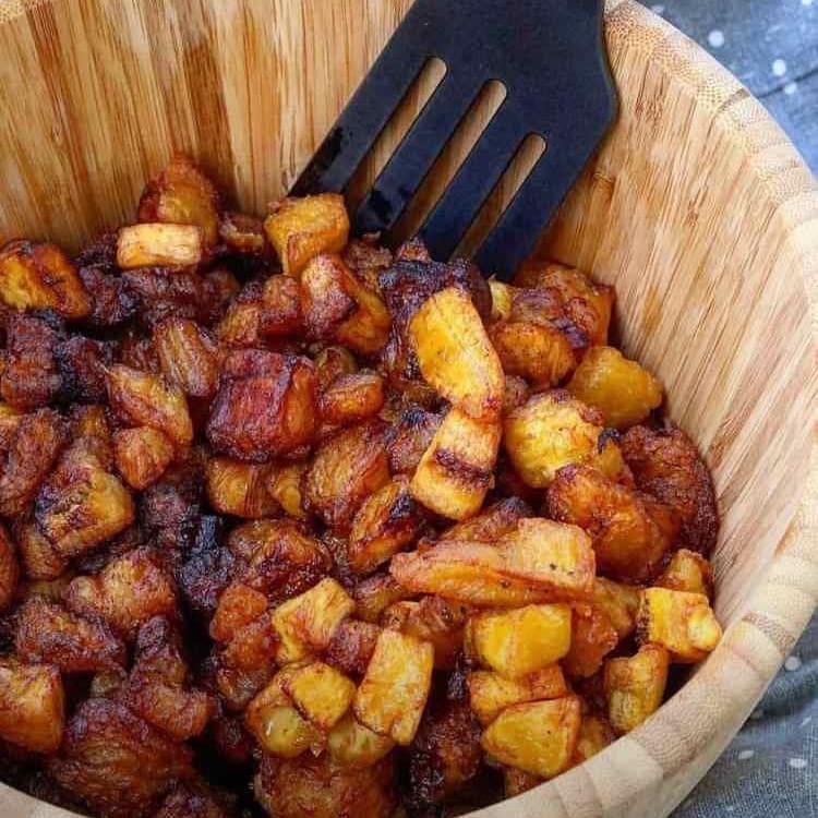 DrcViva's tweet photo. #RDC : connaissance vous les bananes plantain ? 🇨🇩Je vous présente les meilleurs mets congolais 🇨🇩🇨🇩🇨🇩🇨🇩🇨🇩.
.
. 📷By:@debs_cuisine243
.
#viva_drc #tourismecongo #presidencerdc #discoverdrc https://t.co/nfOlTgQizy