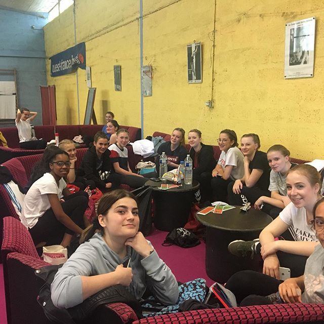 mcdanse's tweet image. Petite pause avant d’enfiler les costumes et de monter sur scène ! bit.ly/31zyVZn