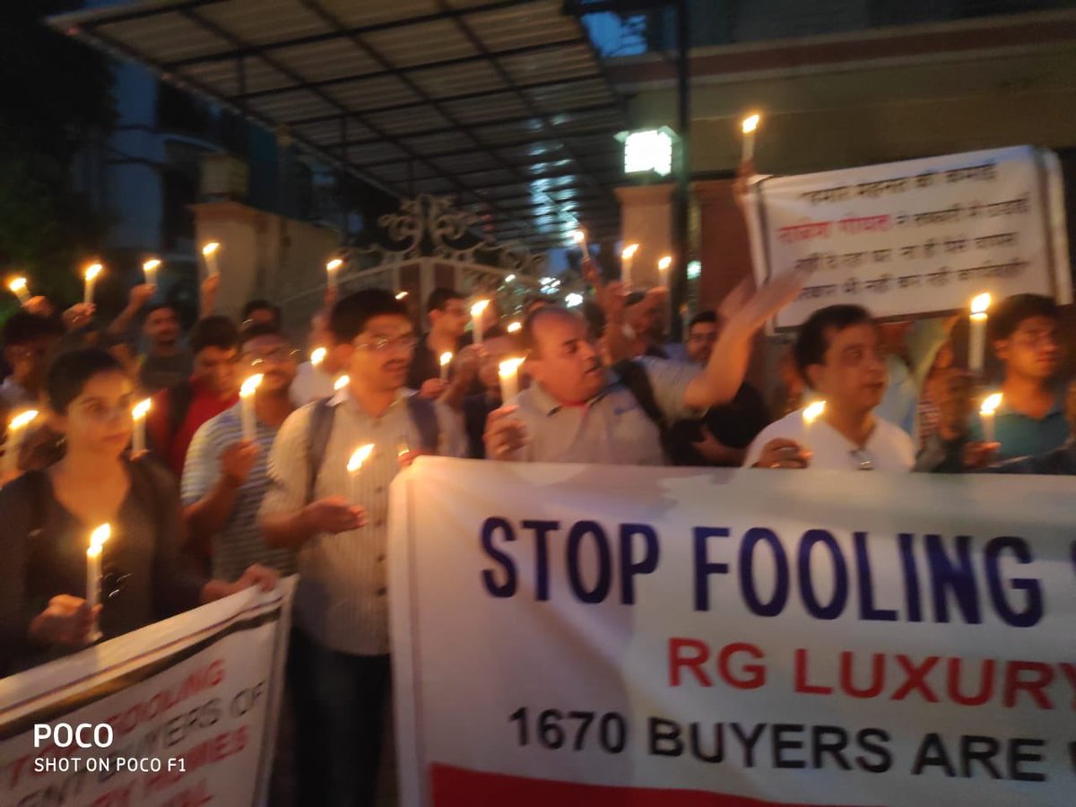MohitSh54650710's tweet photo. Candle march by innocent buyers @myogiadityanath @PMOIndia @EOWDelhi FIR filed one year ago , builder moving free , buyers on road #MeTooCheatedByRajeshGoel https://t.co/egwE66Owq1