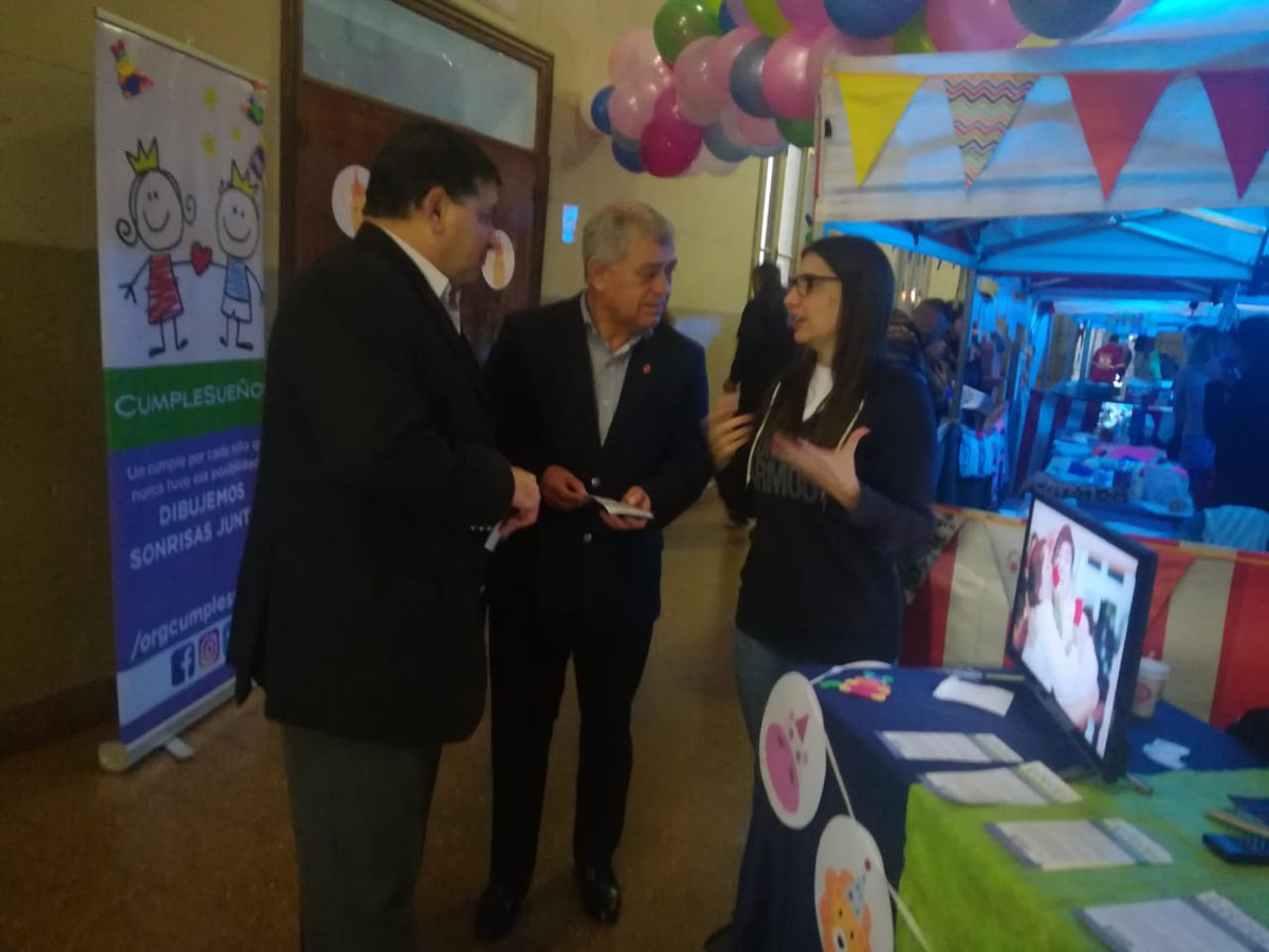 bomberosRA's tweet photo. #ArgentinaVoluntaria @CAlfonsoBombero junto al Director Nac. d la Academia Nacional d Bomberos, Cmdt Gral. Daniel Iglesias y al pdte d @CascosBlancos @ACDaneri, recorren los stands de @cumplesuenosorg, @MiloLockett, @AlianzaXvzla y saludan a la delegación general de Cancillería https://t.co/Xv1mvZucY0