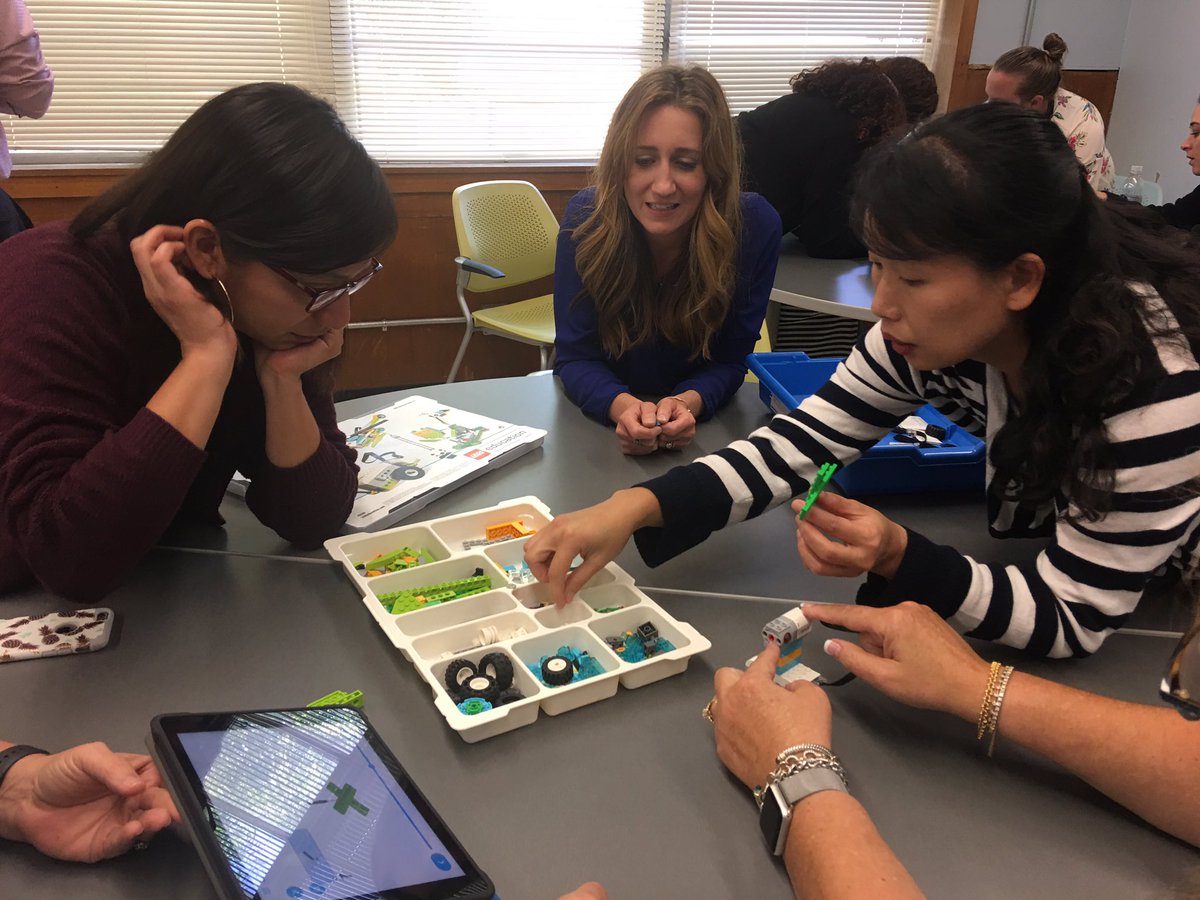 vkajones's tweet photo. Creative Play! #CSforAll #aisdcoders @LEGO_Education @EducationCoe @kelsey_erwin @aisdtdt https://t.co/A7Cu9uoDXd