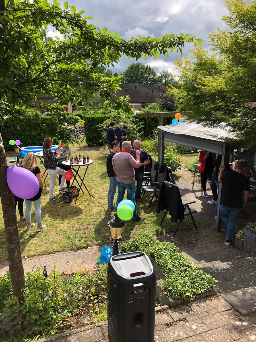 SVBorger0599's tweet photo. De groene Galliërs van @Borgerzondag2 genieten van een feestmaal ter afsluiting van het seizoen! #Funklasse #BorgerLeeft https://t.co/Cyjsa1ohYT