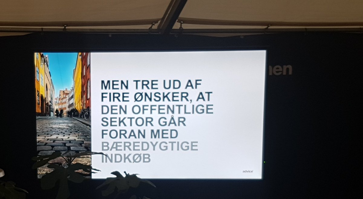 SarahDieckmann's tweet photo. Danskerne ser gerne at de 300 mia., der bliver købt ind for i det offentlige bruges bæredygtigt! 💪 Sæt i gang! Og husk, at det ikke KUN handler om grønne løsninger - også menneskerettigheder og arbejdstagerrettigheder. https://t.co/femv1rzwDE