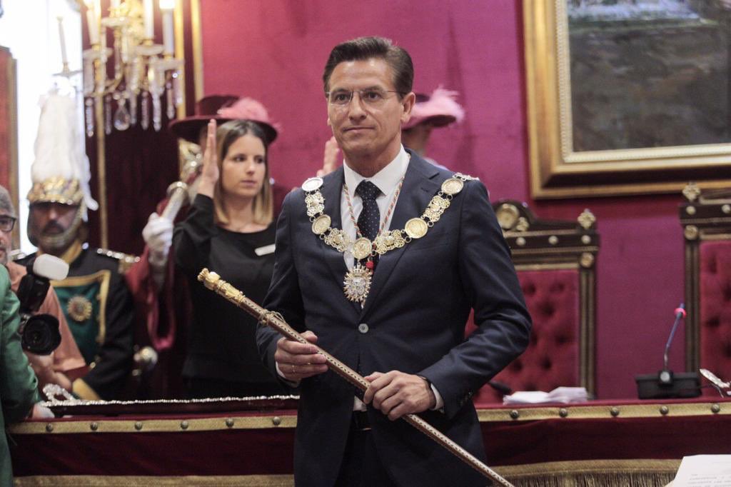 JuanMarin_'s tweet photo. Enhorabuena @LuisSalvador, @isabelalbas y a todo el conjunto de alcaldes y concejales de @CiudadanosCs en #Andalucía que desde hoy defenderán la igualdad y la regeneración en sus municipios.
Teñimos de naranja muchos Ayuntamientos y gobiernos liberales y sensatos. #PolíticaÚtilCs https://t.co/0BdLWW9kEj