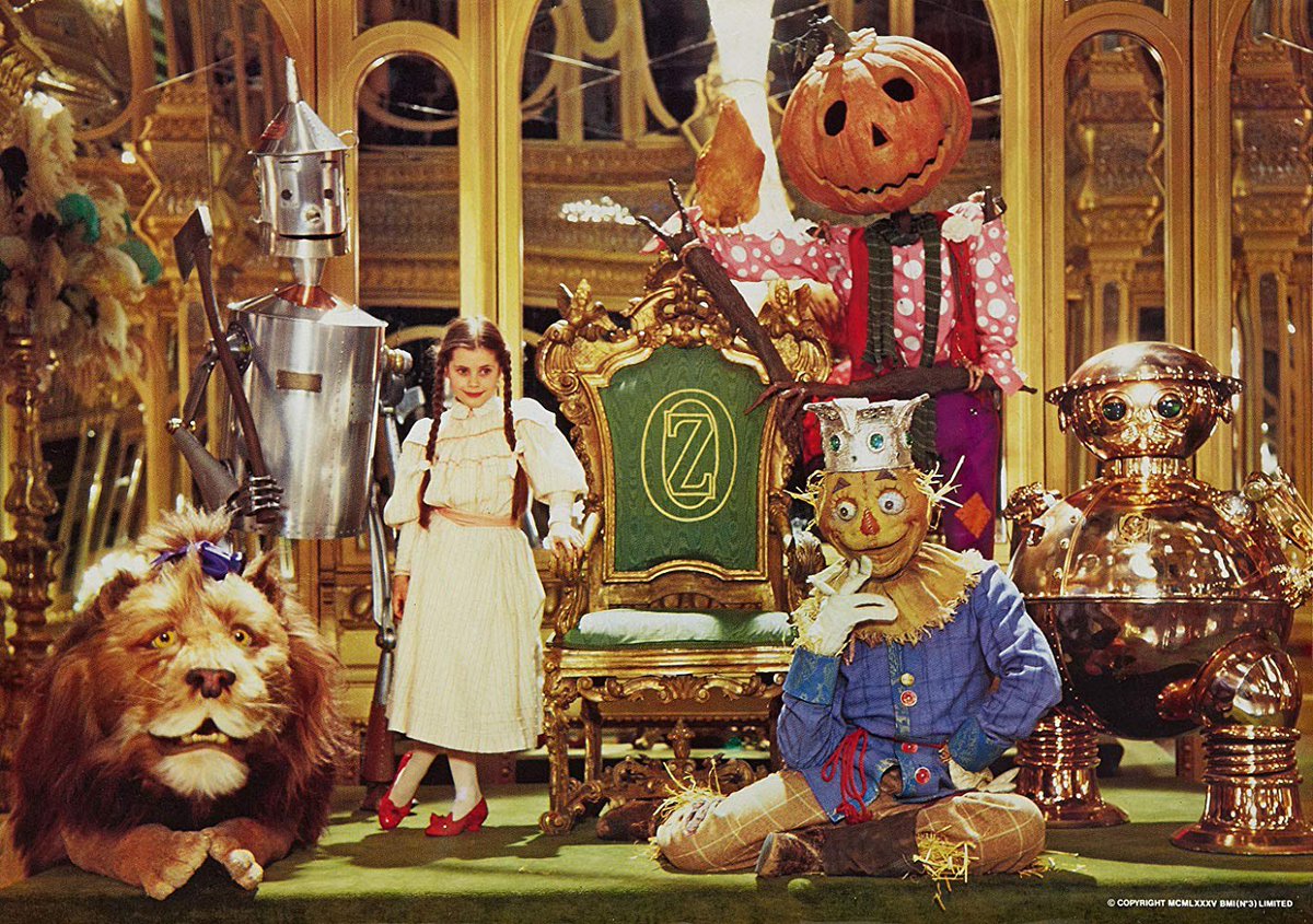 あわい ディズニーが80年代に作ったオズの魔法使いの続編 Return To Oz も面白いので是非観てほしい カンザスに戻って来たドロシーがオズの国の話を誰にも信じてもらえなくて 精神病院に入れられるとこから話始まるの ファンタジートラウマ映画