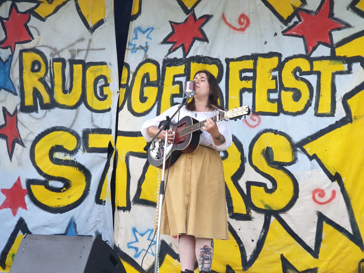 The #MKRUGGERFEST  live music stage is in full swing and has been graced with some fantastic bands so far and more great bands still to come. Come in and join the fun!

buff.ly/2uta0Kz #Rugby7s #StreetFood #MiltonKeynes #Fun #Family #Festival