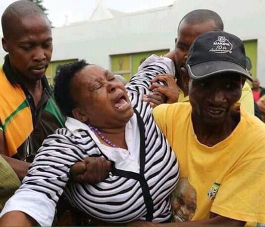 Rapula_Mogorosi's tweet image. #VillageProblems 
Ba go jele mosadi bafana ba di VANS , o sele motlhala morago e re o tsena ko di crossong o bone diya left, right, emuva le phambili o vele o chae  trese.... ba  di POLO bona yeerrrrrr