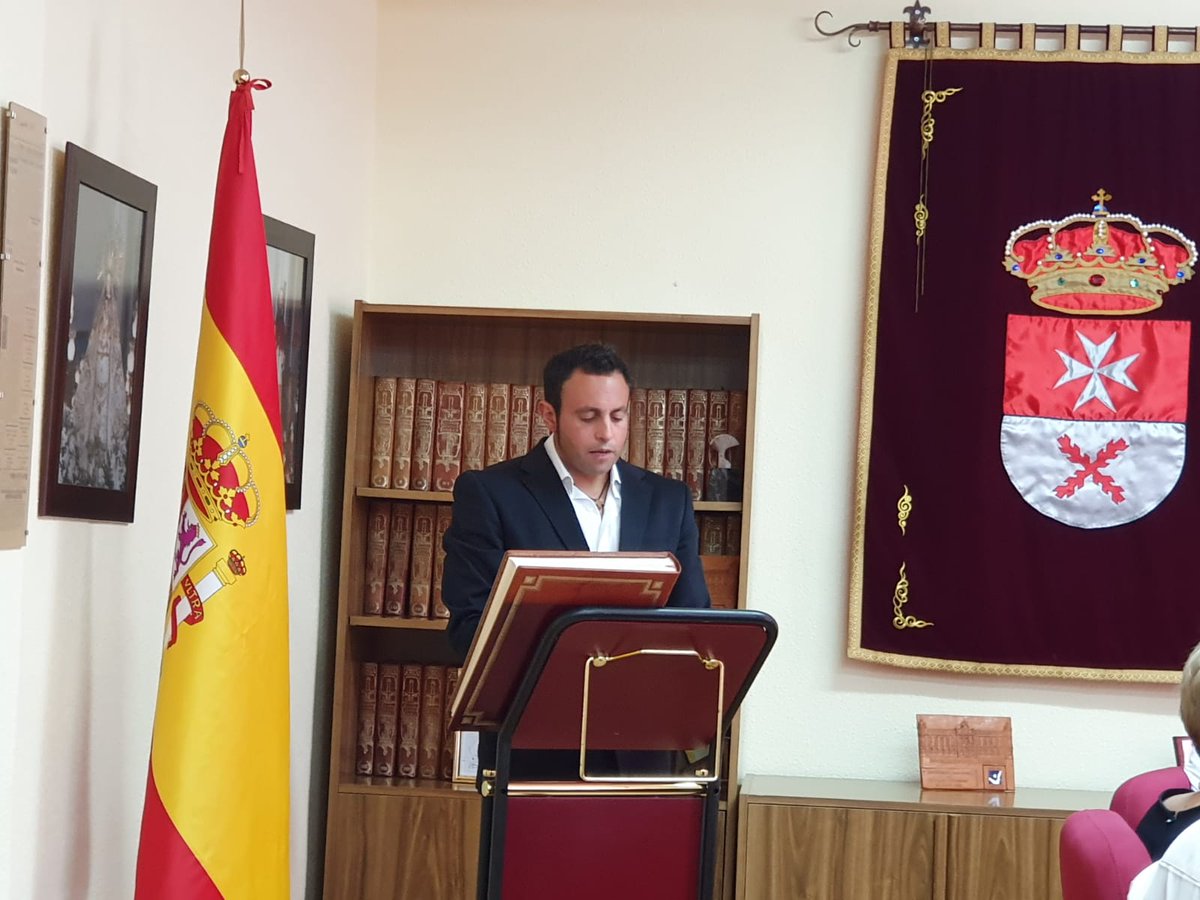 AES_alternativa's tweet photo. #ayuntamientos
#LasLabores
Queremos felicitar a José Antonio Pavón, nuevo concejal de Alternativa Española Aes en Las Labores. https://t.co/k7E8wXczqK