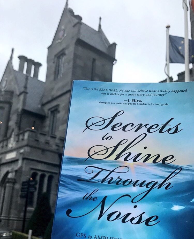 PainvsGuilt's tweet image. 🏰 Man’s home is his castle.  Great day to stay home and pick up a book by @AkashaGarnier #author 📚☕️👓 #ShineThroughTheNoise ✨🖋✨  Please visit akashagarnier.com for upcoming events &amp;amp; news! You can also us find us there as we have made the A-List! 🌹💯👌🏻