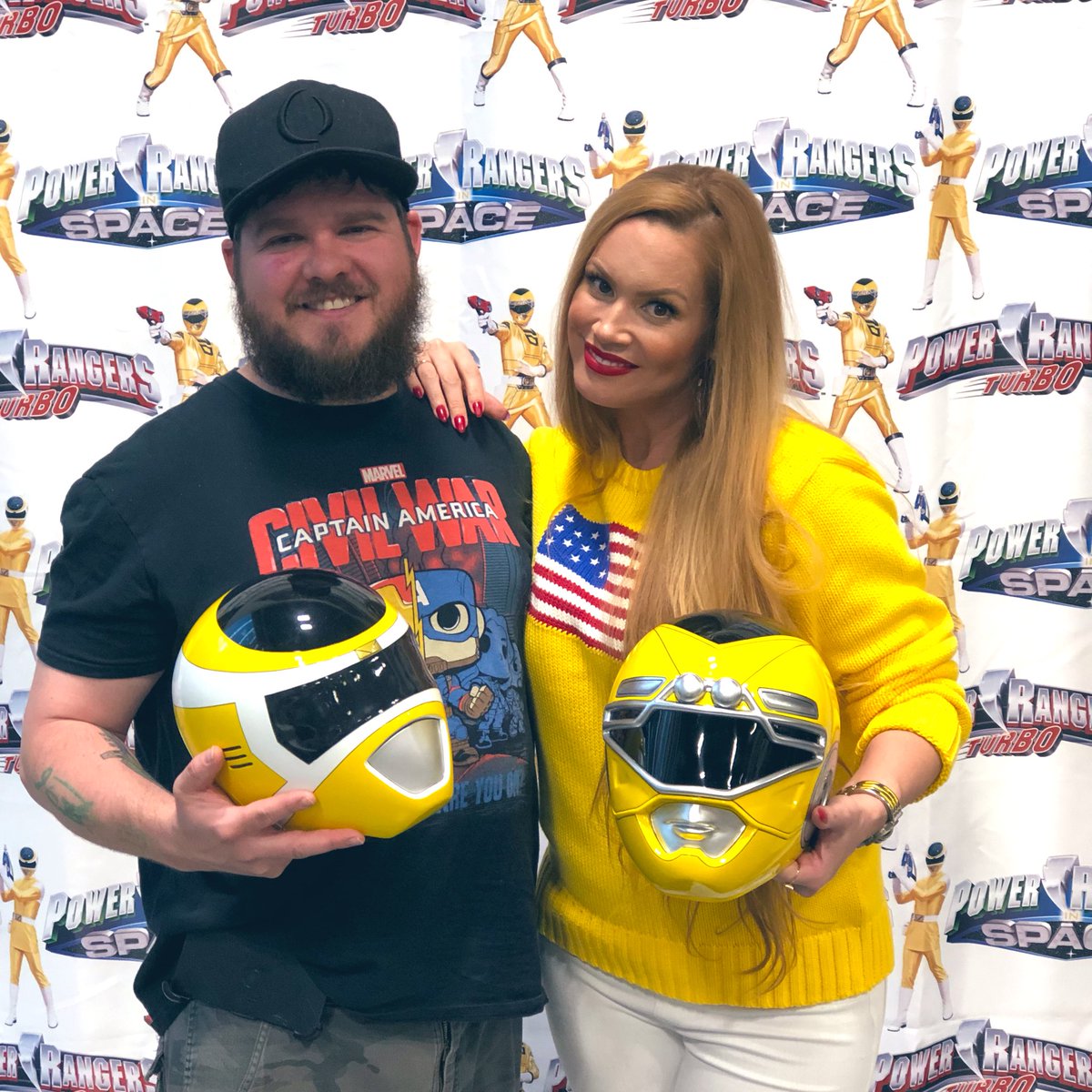 TLCYellowRanger's tweet photo. @lilaccitycon ❤️💛⚡️
#LilacCityComicon #LCCC2019 #LilacCity #ComicCon #Spokane #Washington #LoveSpokane #PowerRangers #YellowRanger #RedRanger #PowerRangersInSpace #YellowSpaceRanger #Ashley #RedSpaceRanger #Andros #KO35 #FoxKids https://t.co/grH2MmJxcg