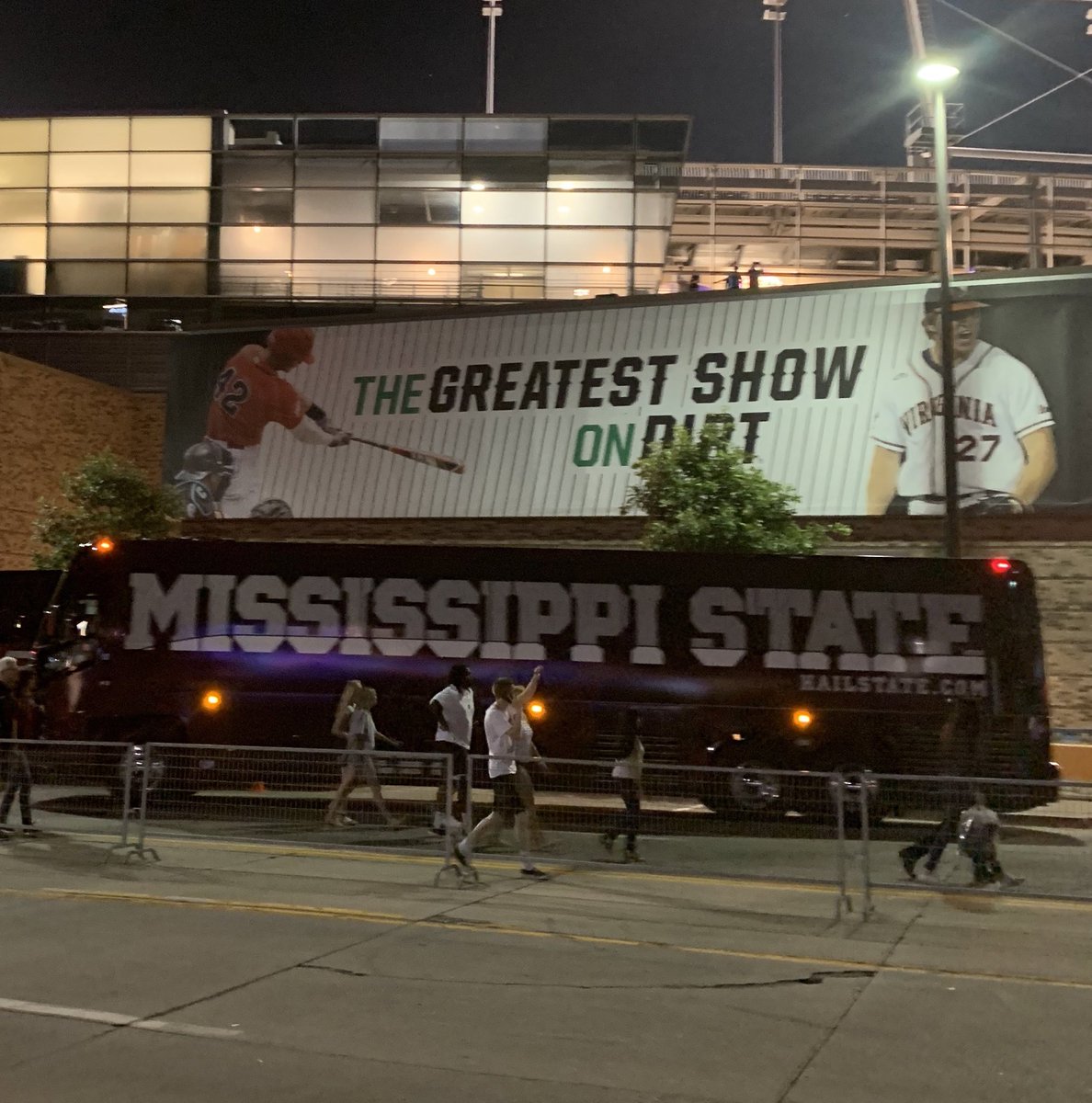 ClayHaskins's tweet photo. Not only does @Dogbusdriver know the best way to Omaha, he knows how to park for an awesome pic!@HailStateBB #HAILSTATE https://t.co/26EeiUwRt9