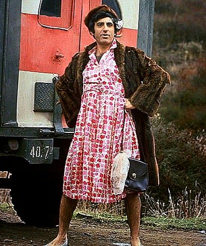 frankdecaroshow's tweet photo. Your Drag Moment of the Day. #jamiefarr #klinger #mash #pursefirst #army #discharge #section8 #drag #bigwigsofshowbusiness #book #frankdecaro @Rizzoli_Books #rizzolibooks #outnow #ordertoday #amazonbestseller @audible_com version available, too! https://t.co/QNGjQEbwUJ