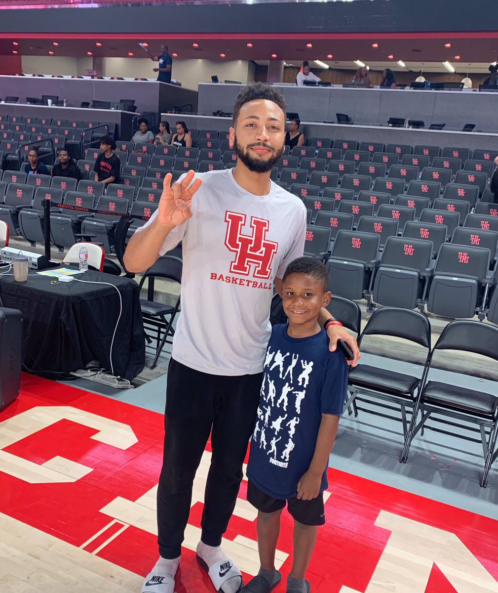 AkishaStewart77's tweet photo. @UHCougarMBK #UHTeamCamp #ForTheCity @g_robinson1 https://t.co/3KTGlv5QWg