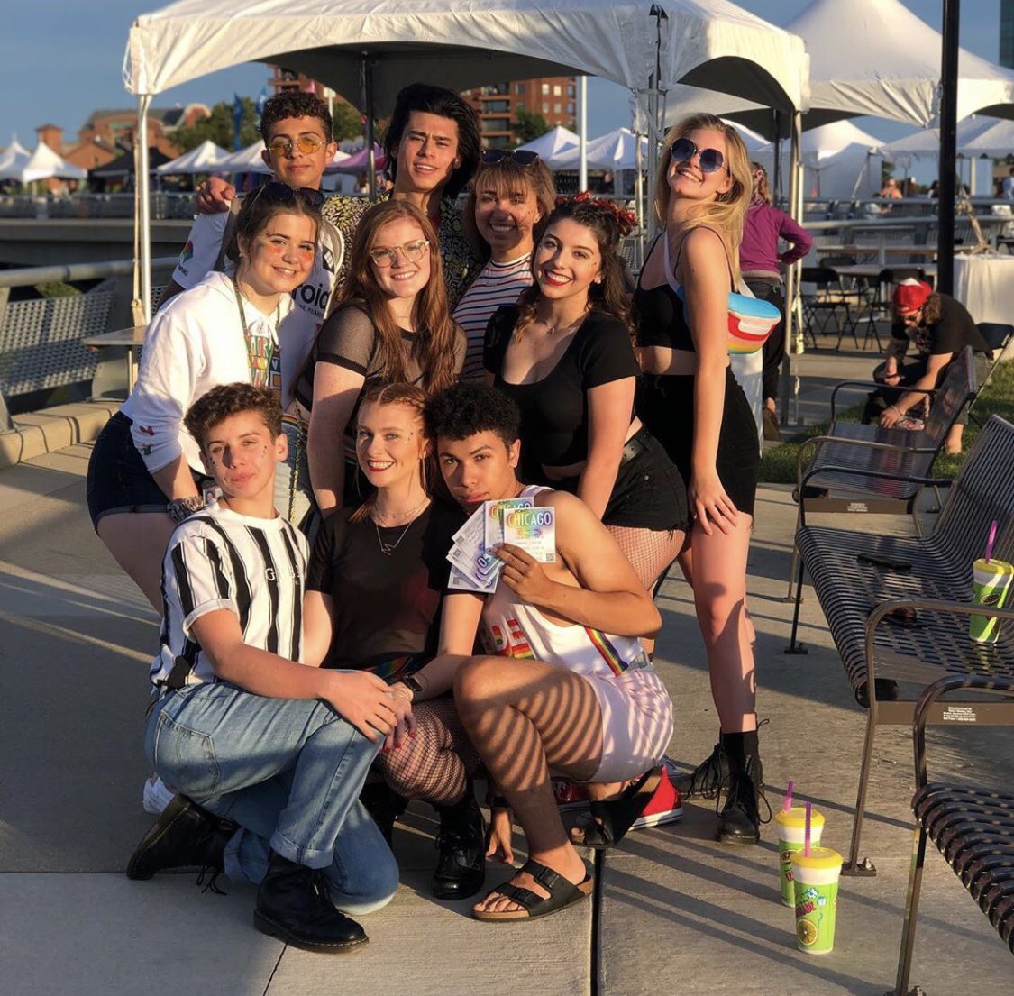 omticolumbus's tweet photo. Happy #Pride from the cast of #ChicagoOMTI! Get your tickets NOW at https://t.co/UwIYSdfSEd! ❤️🏳️‍🌈🌈 https://t.co/MjvuvBktem