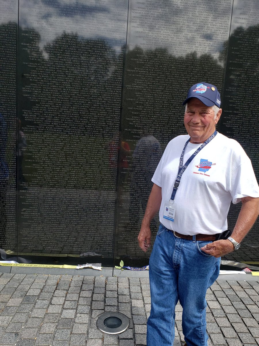 Razzbury99's tweet photo. Vietnam Wall #grhf https://t.co/gZrjGSasDV