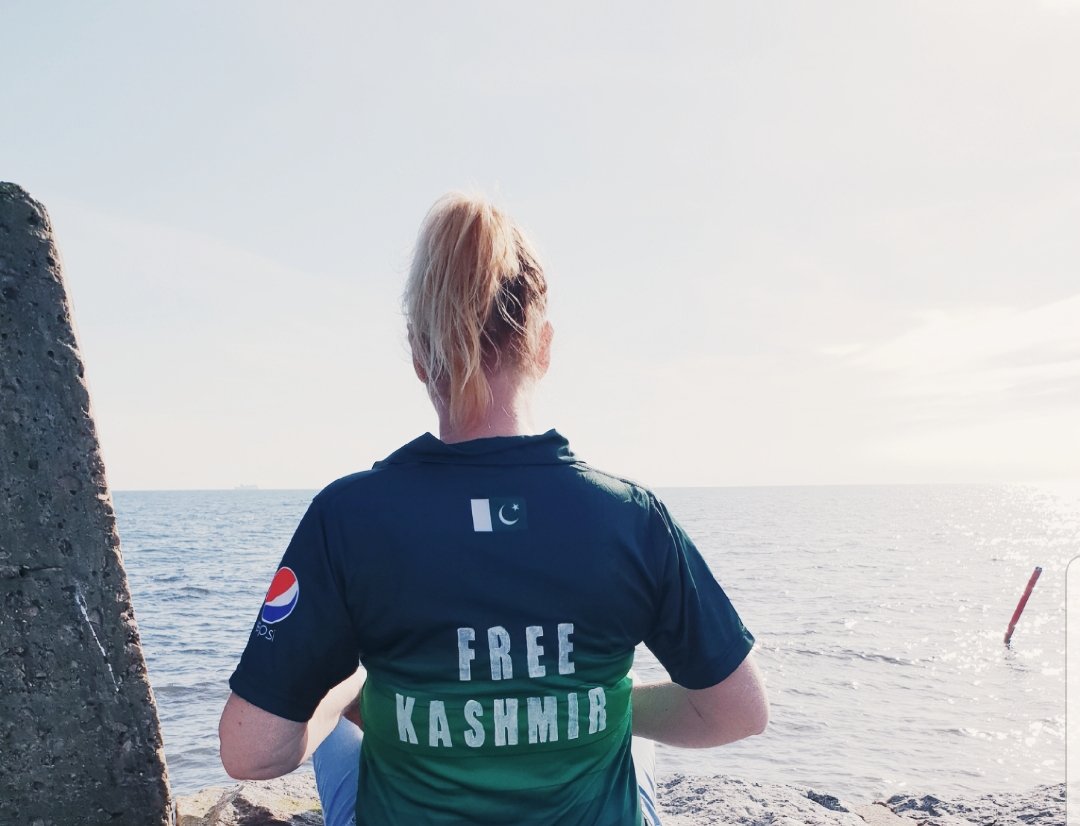 HerNameIs_Bea's tweet photo. I'm ready for #PakvsInd! 

May the forces be with my favourite Team #WeHaveWeWill Tomorrow! 🇵🇰🇵🇰🇵🇰

#FreeKashmir ✌

#CWC19 #Pakistan #Cricket https://t.co/NswCUvFNYp