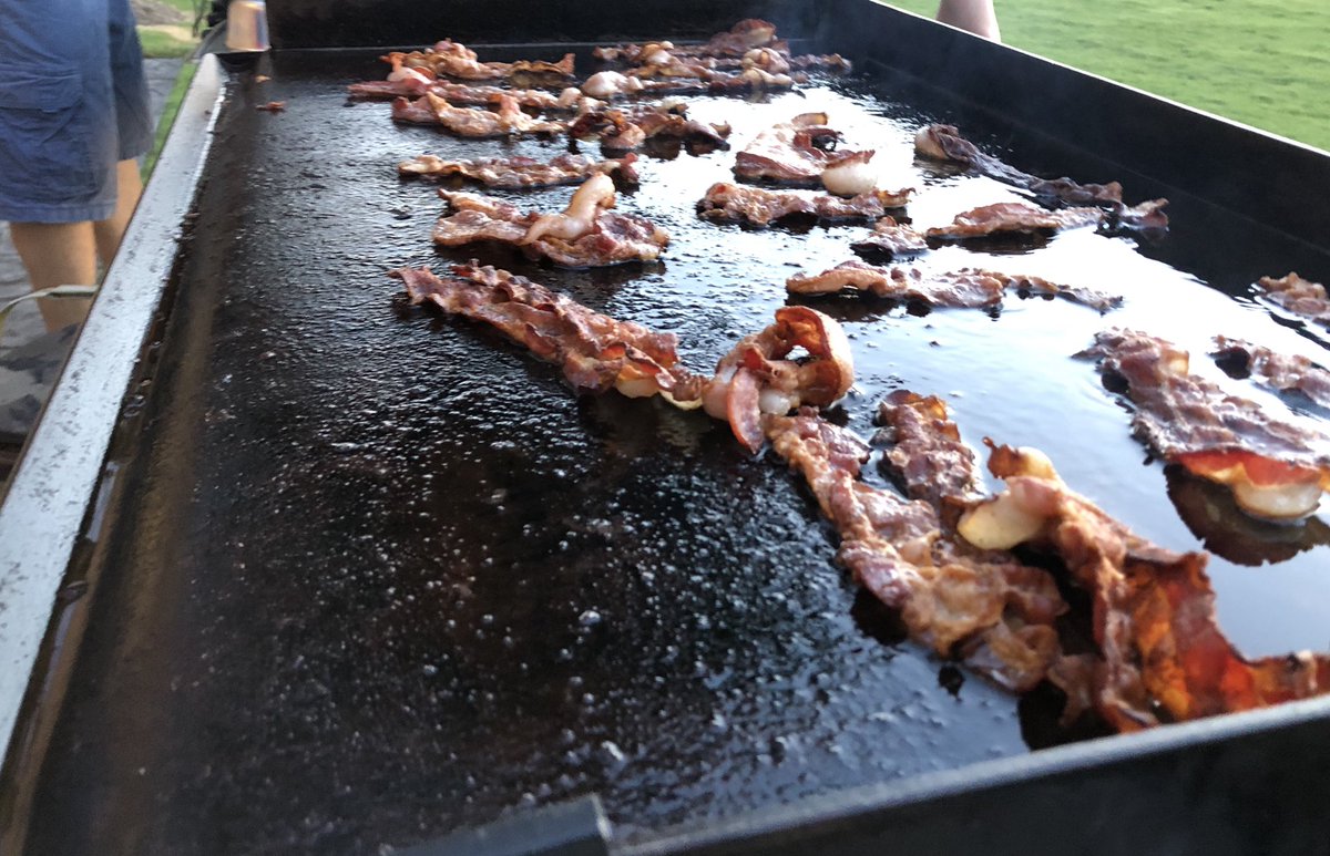 met_men's tweet photo. MetMen’s Breakfast! Great time this morning! Thank you God! Also thanks to the HH3S team, the amazing cook team, and every man that made it out this morning! Who’s registered for the Rise &amp; Return conference?! https://t.co/QAAHs5pGGO https://t.co/bDPsAlQev6