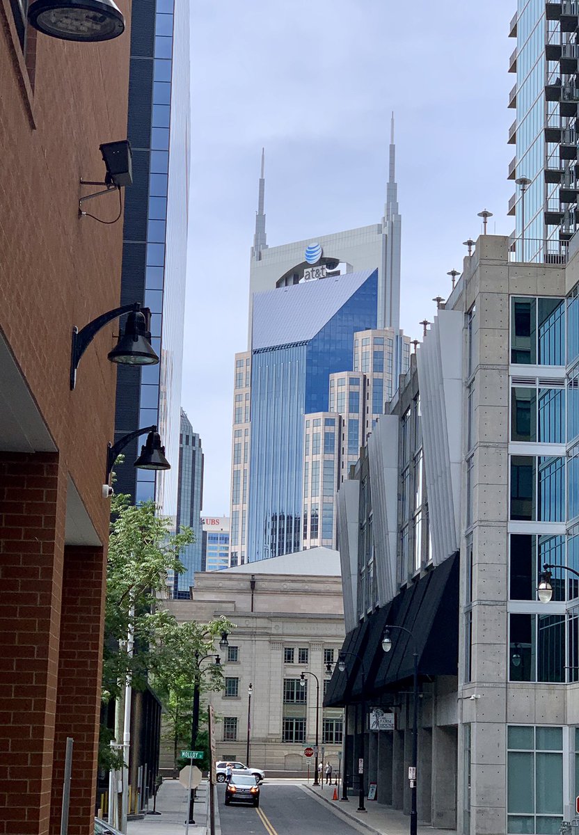carla_anne_pile's tweet photo. Enjoying my vacation in Music City! The AT&T “Batman” Building is incredible! #lifeatatt #attbuilding #Nashville #OHPA #OHPAcalypse https://t.co/IbaNx2VE1n