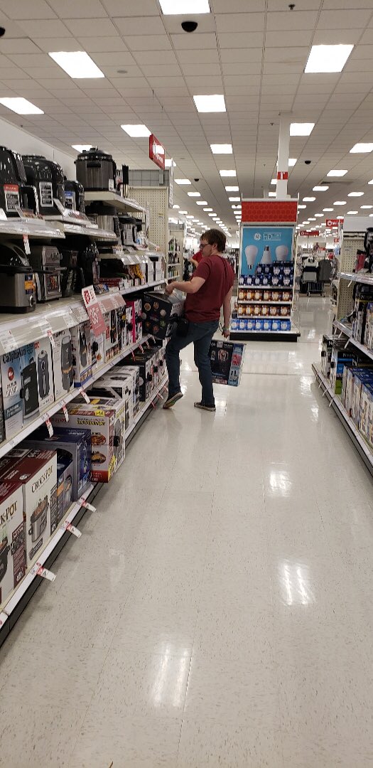 LauraBoulware's tweet image. DBO Josh killing it in Kitchen! #stockingwithbothhands #1759neverdisappoints #fillsodeep #getitALLout @palayeva @afadnesstarget