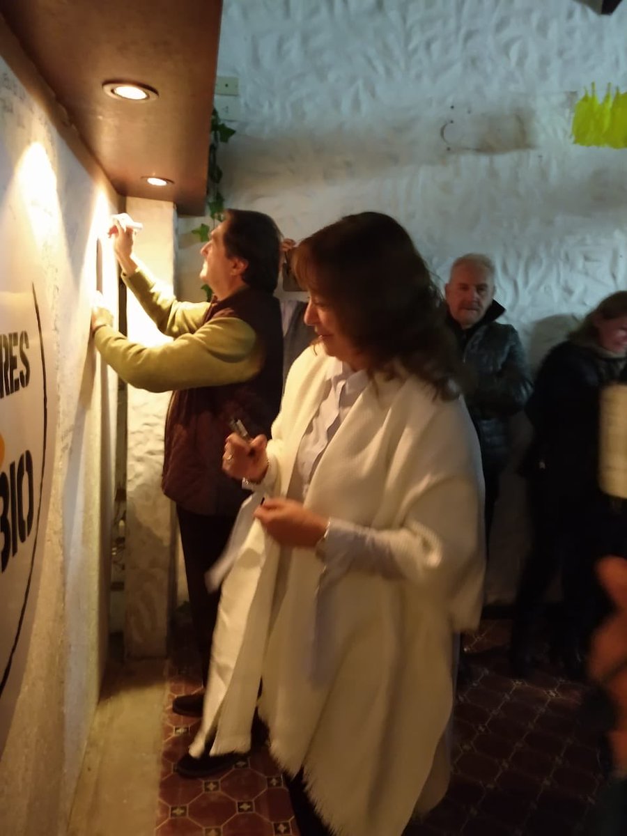 AlonsoSandri's tweet photo. En Villa Gesell, acompañamos a @Baldo_luis, @anitaaustral y todo ese gran equipo de #JuntosPorElCambio en la inauguración de su nueva casa!!Vamos con Luis2019!! https://t.co/2gG6tg4jQ2