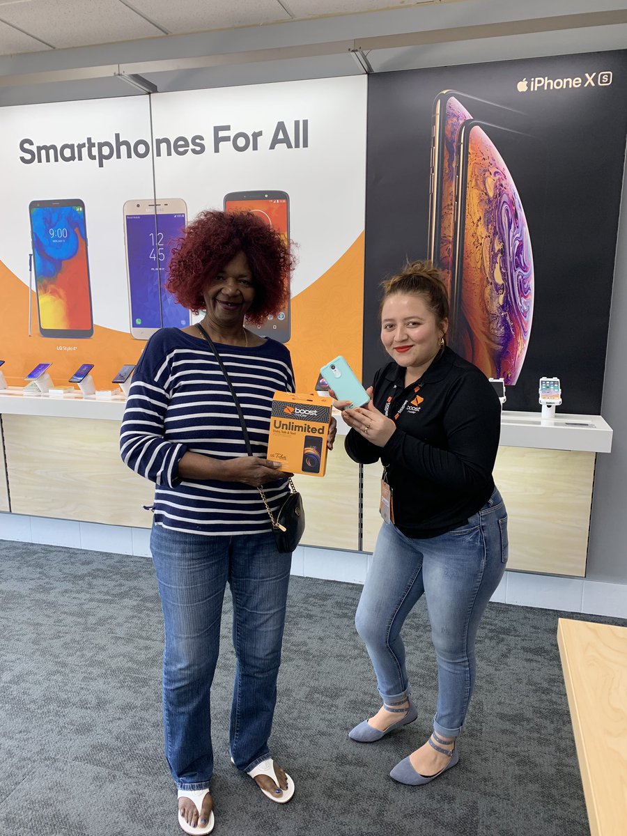 qmobileboost's tweet photo. We always like to helps customer to find out what they want with the best promos #addalines 🎊🎊🎊🎊 @mattmspg @shawnatspg @alexhyperlink @vfiori56 @joseq_tuvoz @ipyong25 @SPGMikeNJ https://t.co/hkBJMe4CIl