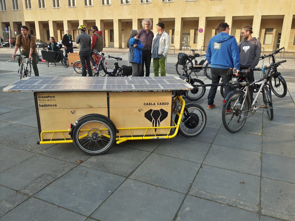 cargobikefest's tweet photo. Category 3. Cargo Bike Trailer (including boxes)
1st: @Fleximodal for the BicyLift
2nd: @carlacargo for the ECARLA
#ICBF2019 #CABOTY https://t.co/AIJ7TptUHx