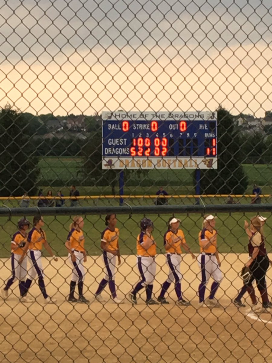 GrittyHitters's tweet photo. @GrittyHitter @GrittyHitters @JDragonSoftball @dragonsoftball1 @JGSAsoftball #LASTTIME I think coach M is an amazing guy!  Fun to see his last game before turf #nomoreraking https://t.co/CEyWzAa5eE