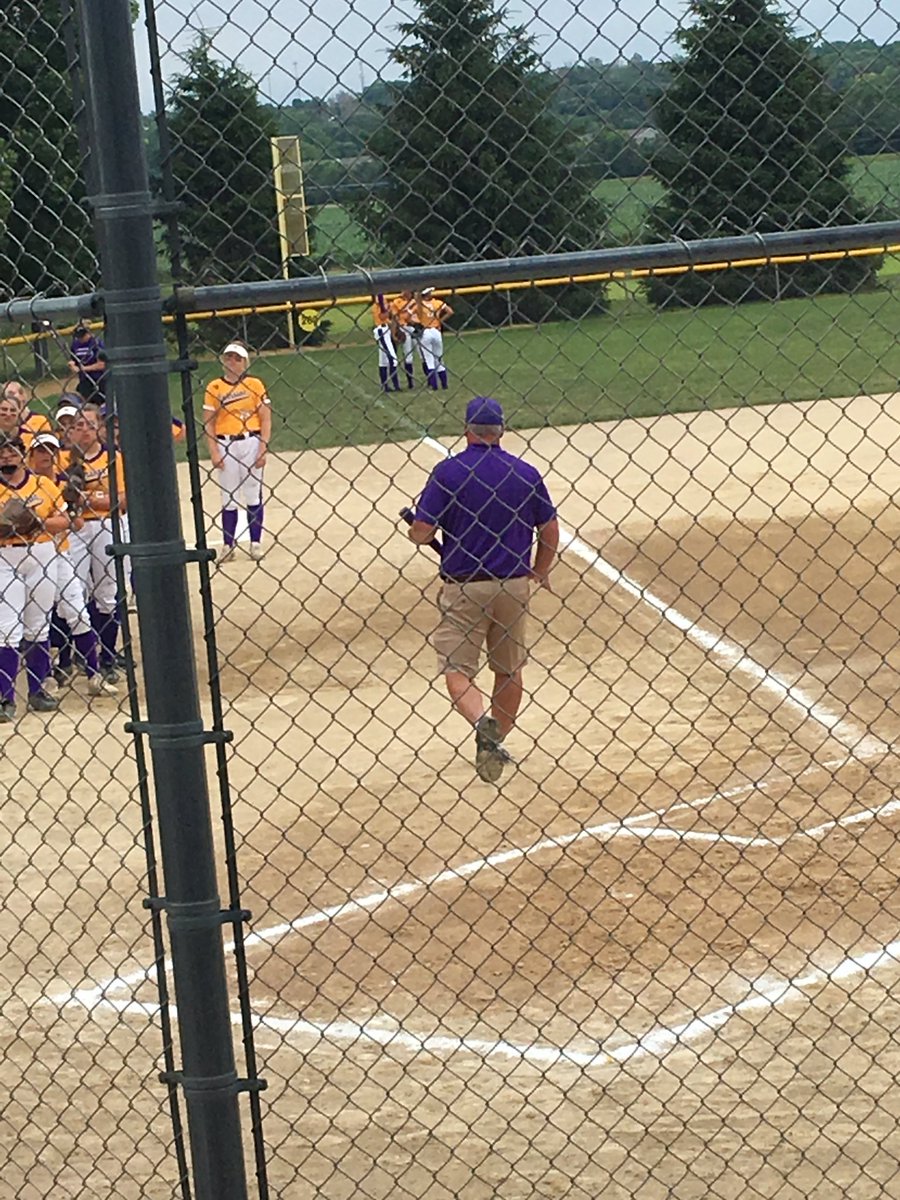 GrittyHitters's tweet photo. @GrittyHitter @GrittyHitters @JDragonSoftball @dragonsoftball1 @JGSAsoftball #LASTTIME I think coach M is an amazing guy!  Fun to see his last game before turf #nomoreraking https://t.co/CEyWzAa5eE