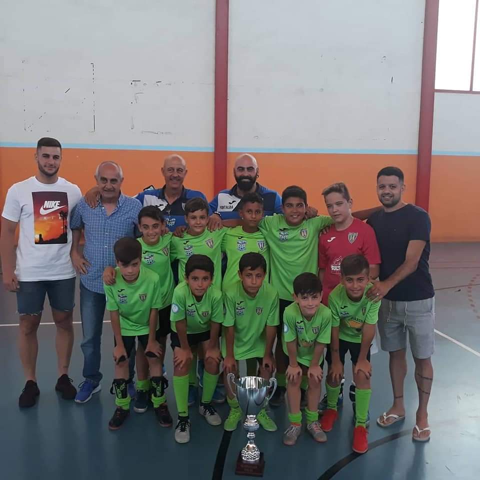 Desde <a href="/udplayademalaga/">UD PLAYAS DE MALAGA FS</a> agradecer a nuestro @Burritodavid su apoyo a nuestros alevines esta mañana proclamandose campeones de copa <a href="/RFAFMalaga/">RFAF - Delegación de Málaga</a> . Gracias burri siempre con sus origenes .