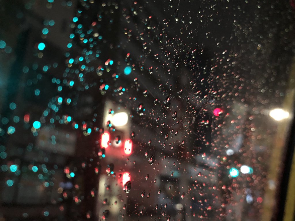 新海誠 またすごい雨 でも車窓の水滴が綺麗です 今日もおつかれさまでしたー