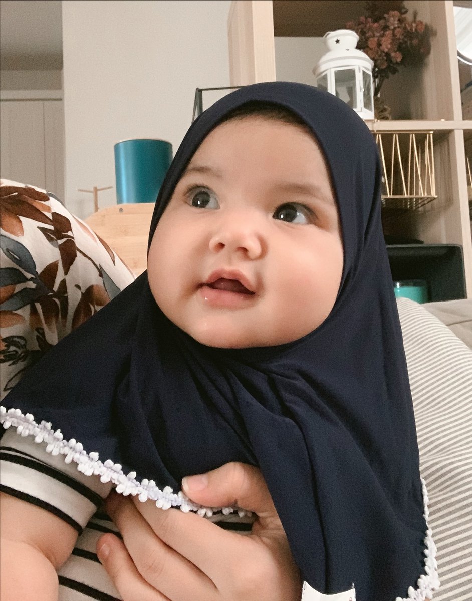 InsyaAllah sehat selalu, jadi anak cantik yang solehah, hafidzah qur’an dan cantik pula akhlaknya ya nak.. aamiin...
*onti dan ongkel onlen jangan lupa ikut mengaaminkan yaa*🤗🤲🏻