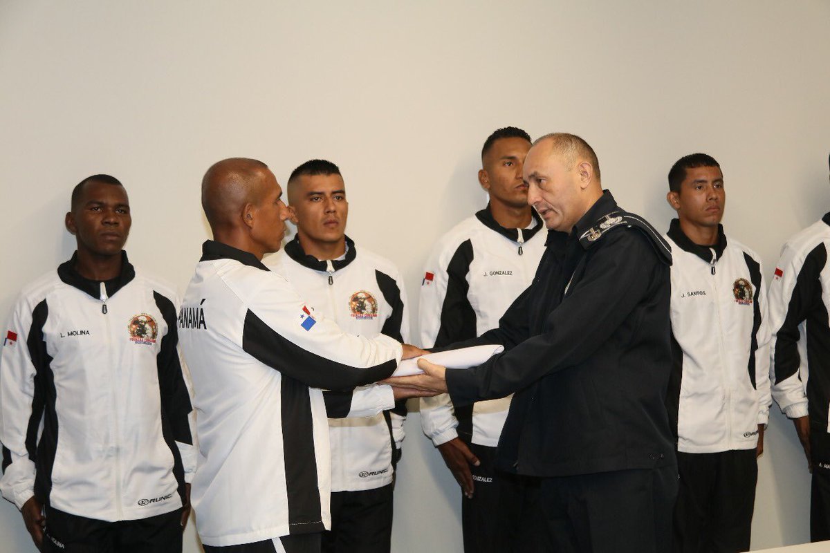 javier_rod_06's tweet photo. El miércoles pasado tuvimos la dicha de presenciar la entrega del pabellón nacional al equipo de Panama para la competencia de Fuerzas Comando https://t.co/gVpRoCafT0
